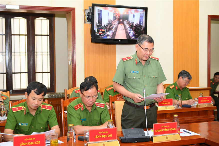 Thiếu tướng Tô Ân Xô, Chánh Văn phòng Bộ Công an trình bày Báo cáo kết quả công tác công an Quý III/2019.