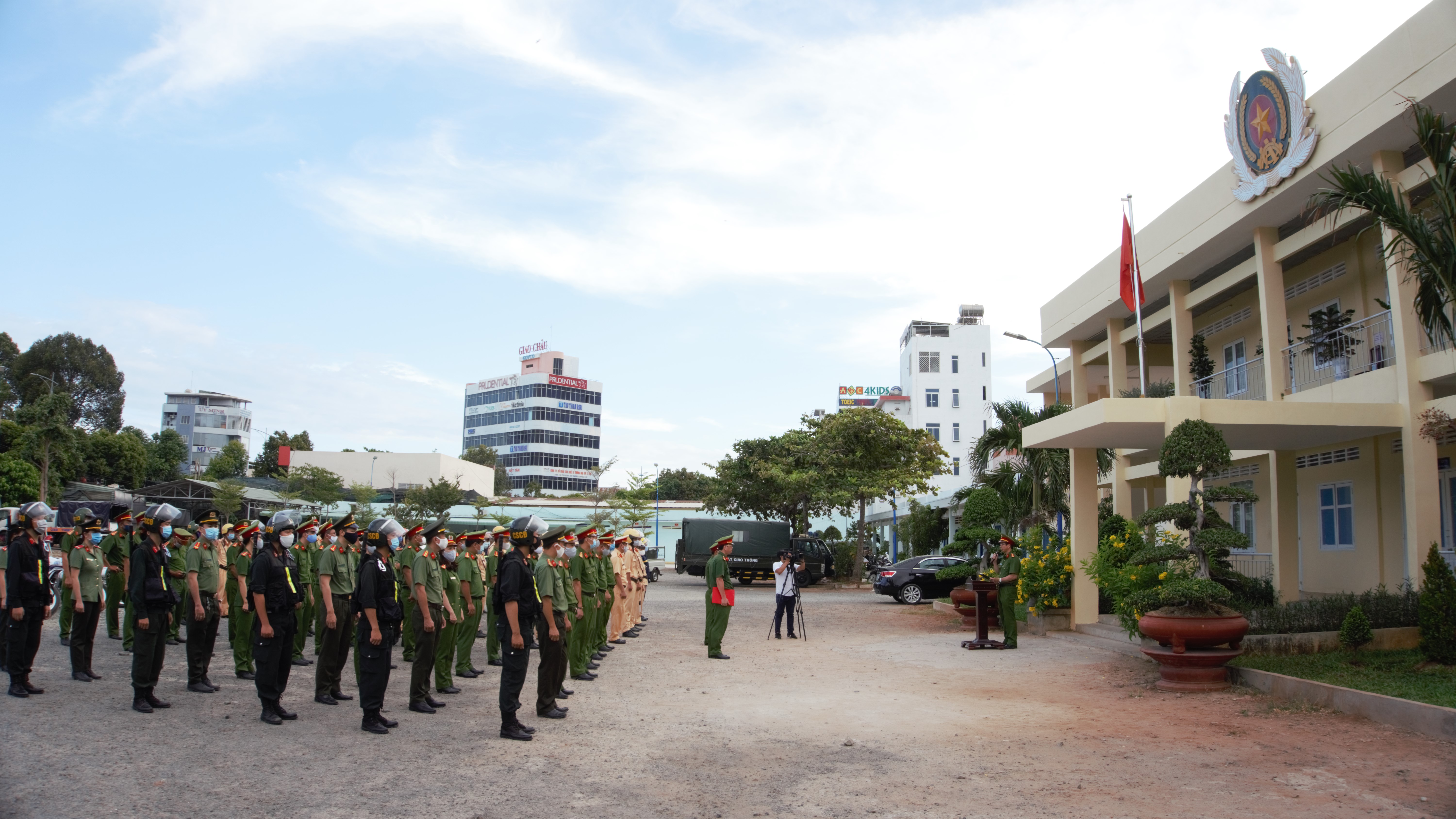 Ảnh: Thượng tá Nguyễn Văn Luyện, Trưởng Công an TP Vũng Tàu đang triển khai mệnh lệnh ra quân.